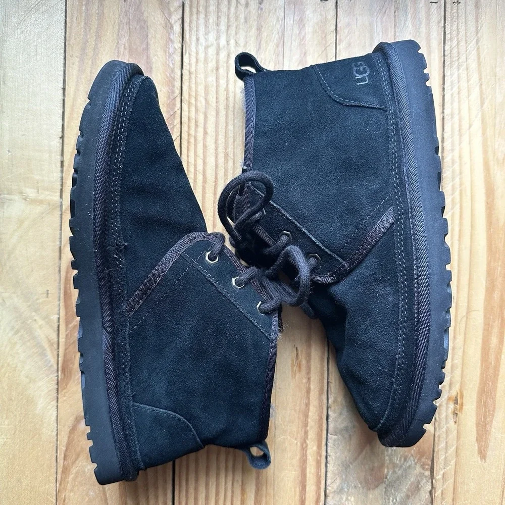 UGG Australia 3236 Chukka Neumel Men's Suede Boots Size 7 Black Shoe